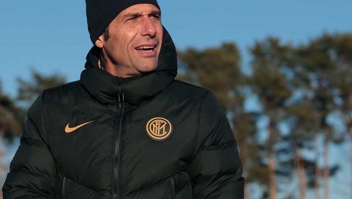 COMO, ITALY - FEBRUARY 05:  FC Internazionale coach Antonio Conte looks on during the FC Internazionale training session at the club's training ground Suning Training Center in memory of Angelo Moratti on February 5, 2020 in Como, Italy.  (Photo by Emilio Andreoli - Inter/Inter via Getty Images) 