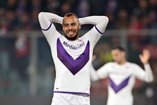 CREMONA, ITALY - APRIL 05: Arthur Cabral of ACF Fiorentina reacts during the Coppa Italia Semi Final match between US Cremonese and ACF Fiorentina at Stadio Giovanni Zini on April 05, 2023 in Cremona, Italy. (Photo by Marco M. Mantovani/Getty Images) L’esplosione di Cabral: la società e Italiano sono stati decisivi- immagine 2