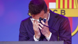 VIDEO Barcellona, lacrime e applausi: Il pianto di Messi ferma la conferenza stampa