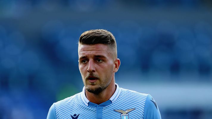 ROME, ITALY - OCTOBER 04: Sergej Milinkovic Savic of SS Lazio looks on during the Serie A match between SS Lazio and FC Internazionale at Stadio Olimpico on October 4, 2020 in Rome, Italy. (Photo by Paolo Bruno/Getty Images) PREVIEW SOS – I nostri consigli per ogni partita: chi schierare, chi è da evitare e le sorprese - immagine 1