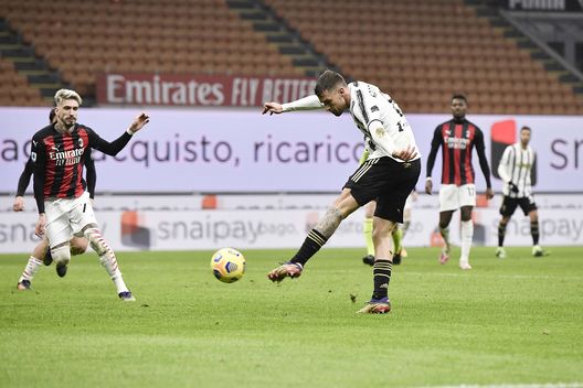 Ramsey in azione con la maglia della Juve Ramsey in azione con la maglia della Juve