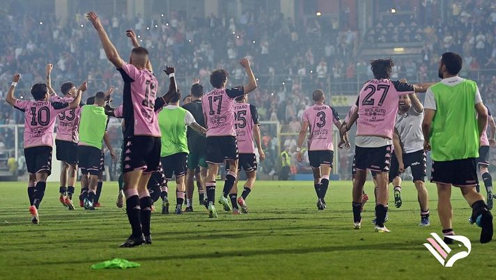 Delirio Palermo: batte il Padova e torna in Serie B dopo tre anni - ITA  Sport Press