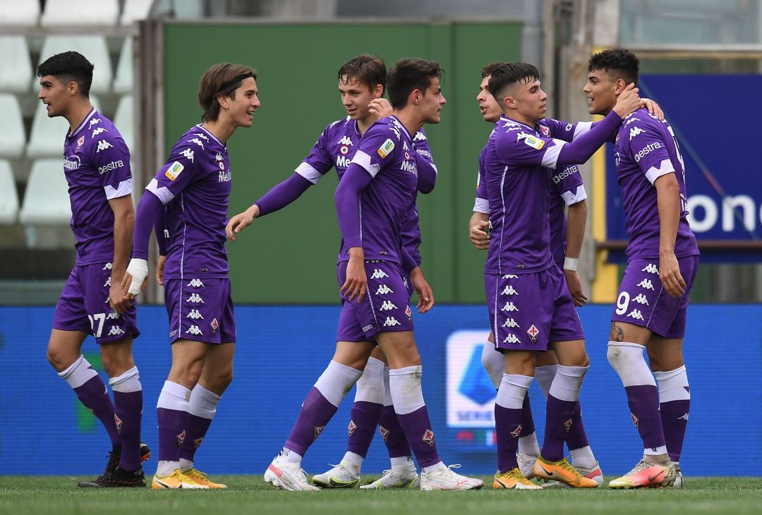  PARMA, ITALY - APRIL 28: Samuele Spallutto of ACF Fiorentina  celebrates after scoring the opening goal during the Primavera TIM Cup Final match between ACF Fiorentina and SS Lazio at Ennio Tardini Stadium on April 28, 2021 in Parma, Italy. (Photo by Alessandro Sabattini/Getty Images)  