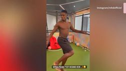 VIDEO Manchester Utd, nuovo ballo per Pogba: il “polpo” scatena i social