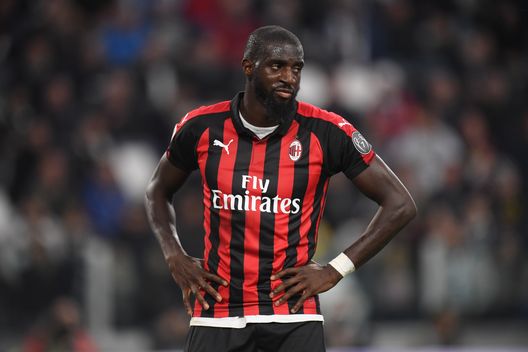 Bakayoko con la maglia rossonera Bakayoko con la maglia rossonera