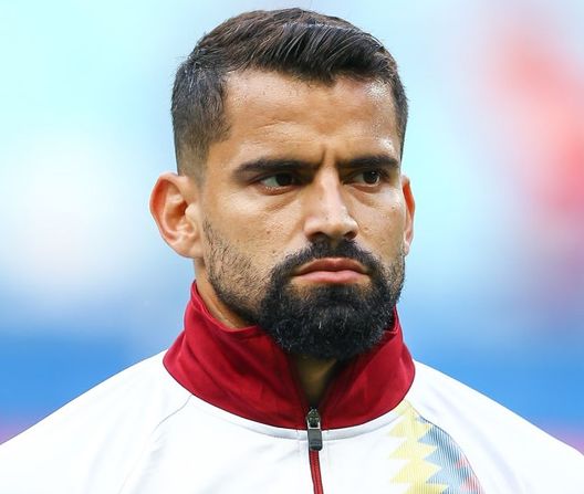 Tomas Rincon durante gli inni nazionali Tomas Rincon durante gli inni nazionali