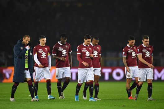  TURIN, ITALY - NOVEMBER 02: Players of Torino FC look dejected at the end of the Serie A match between Torino FC and Juventus at Stadio Olimpico di Torino on November 2, 2019 in Turin, Italy. (Photo by Valerio Pennicino/Getty Images) 
