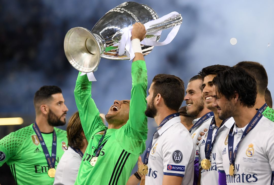  CARDIFF, WALES - JUNE 03: Keylor Navas of Real Madrid celebrates with The Champions League trophy  after the UEFA Champions League Final between Juventus and Real Madrid at National Stadium of Wales on June 3, 2017 in Cardiff, Wales.  (Photo by Matthias Hangst/Getty Images) 