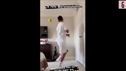 VIDEO / I palleggi con la pallina da tennis, poi la Dybala-mask: riecco la Joya