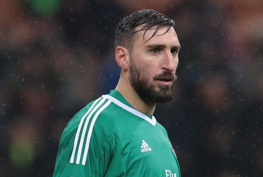 MILAN, ITALY - DECEMBER 27: Antonio Donnarumma of AC Milan looks on during the TIM Cup match between AC Milan and FC Internazionale at Stadio Giuseppe Meazza on December 27, 2017 in Milan, Italy. (Photo by Emilio Andreoli/Getty Images)