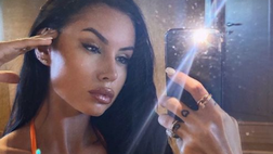 Astrid, décolleté che incanta. Lady Karsdorp fa impazzire il web col suo selfie hot