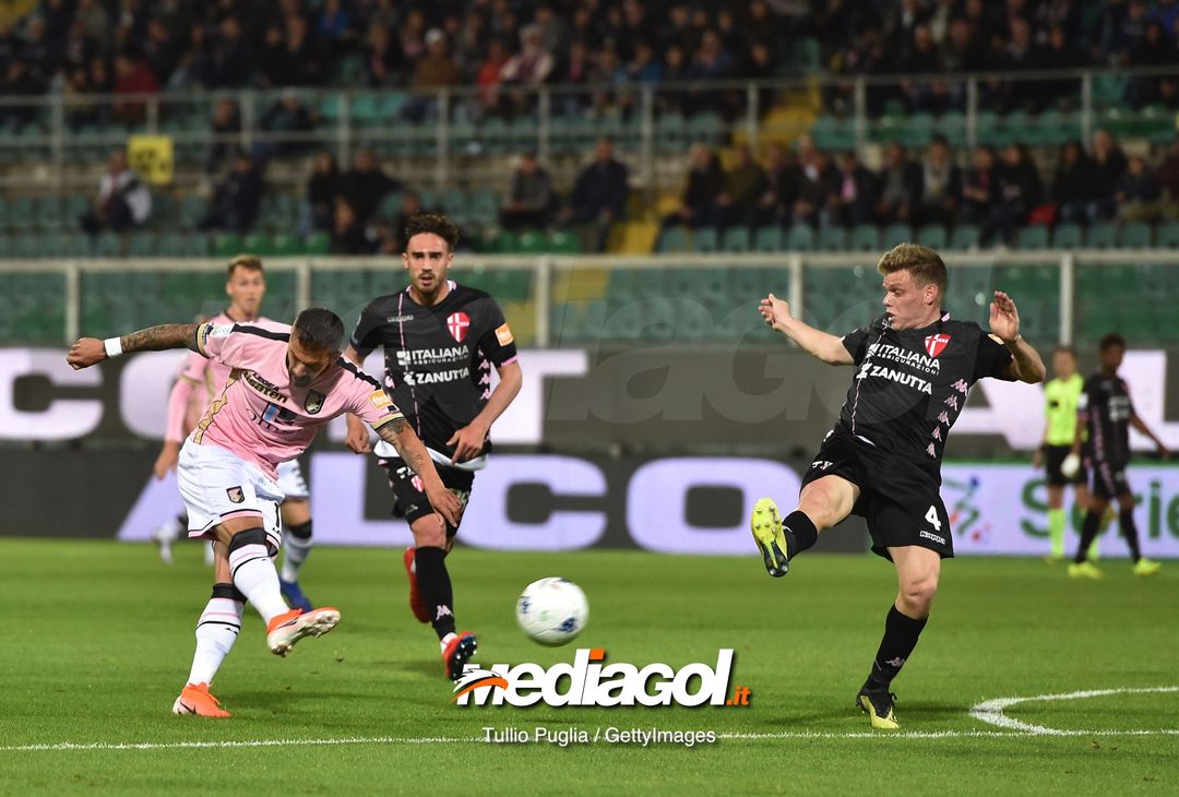  PALERMO, ITALY - APRIL 22: Aleksandar Trajkovski of Palermo scores the opening goal during the Serie B match between US Citta di Palermo and Padova at Stadio Renzo Barbera on April 22, 2019 in Palermo, Italy. (Photo by Tullio M. Puglia/Getty Images) 