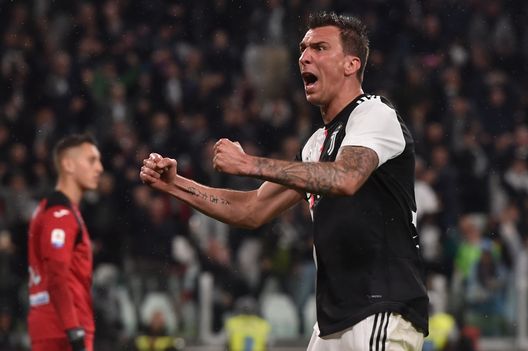 Mario Mandzukic esulta dopo un gol con la Juve Mario Mandzukic esulta dopo un gol con la Juve