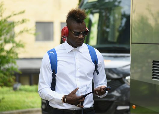 FLORENCE, ITALY - MAY 27: Mario Balotelli of Italy departs to San Gallo on May 27, 2018 in Florence, Italy. (Photo by Claudio Villa/Getty Images) FLORENCE, ITALY - MAY 27: Mario Balotelli of Italy departs to San Gallo on May 27, 2018 in Florence, Italy. (Photo by Claudio Villa/Getty Images)