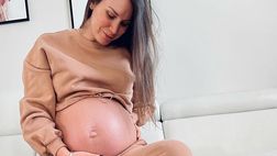 Veronica e Lorenzo in attesa di Tommaso: lo scatto col pancione di lady Pellegrini