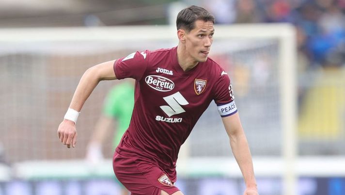 EMPOLI, ITALY - MAY 01: Sasa Lukic of Torino FC looks on during the Serie A match between Empoli FC and Torino FC at Stadio Carlo Castellani on May 1, 2022 in Empoli, Italy. (Photo by Gabriele Maltinti/Getty Images) Ds Torino: “La verità su Lukic, cosa succederà ora col rinnovo! Vlasic, Radonjic e i portieri…” - immagine 1