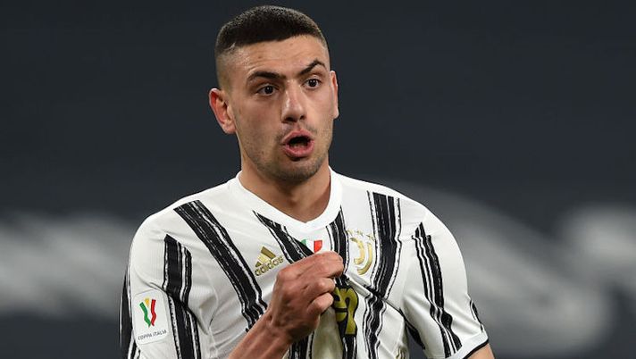 TURIN, ITALY - FEBRUARY 09: Merih Demiral of Juventus looks on during the Coppa Italia semi-final Juventus and FC Internazionale at Allianz Stadium on February 09, 2021 in Turin, Italy. Sporting stadiums around Italy remain under strict restrictions due to the Coronavirus Pandemic as Government social distancing laws prohibit fans inside venues resulting in games being played behind closed doors. (Photo by Chris Ricco/Getty Images) Sky: “La Roma chiede Demiral e la Juve spara un super prezzo: no agli scambi” - immagine 1