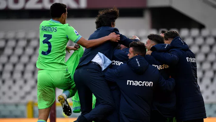 TURIN, ITALY - NOVEMBER 01: Felipe Caicedo of SS Lazio celebrate a fourth goal with his team mates during the Serie A match between Torino FC and SS Lazio at Stadio Olimpico di Torino on November 01, 2020 in Turin, Italy. (Photo by Marco Rosi - SS Lazio/Getty Images)