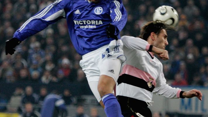 GELSENKIRCHEN, GERMANY - MARCH 16: Zlatan Bajramovic of Schalke and Denis Godeas of Palermo go up for a header during the UEFA Cup Round of 16 second leg match between Schalke 04 and US Citta di Palermo at the Veltins Arena on March 16, 2006 in Gelsenkirchen, Germany. (Photo by Christof Koepsel/Bongarts/Getty Images) GELSENKIRCHEN, GERMANY - MARCH 16: Zlatan Bajramovic of Schalke and Denis Godeas of Palermo go up for a header during the UEFA Cup Round of 16 second leg match between Schalke 04 and US Citta di Palermo at the Veltins Arena on March 16, 2006 in Gelsenkirchen, Germany. (Photo by Christof Koepsel/Bongarts/Getty Images)