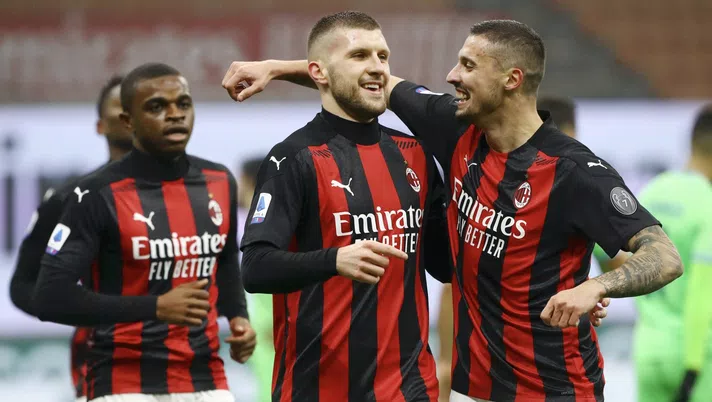 Ante Rebic (attaccante AC Milan) esulta per il suo gol in Milan-Lazio (Serie A 2020-2021) | AC Milan News (Getty Images)