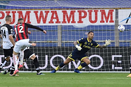 Il goal di Rebic in Parma-Milan Il goal di Rebic in Parma-Milan