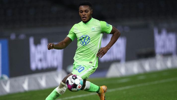 BERLIN, GERMANY - NOVEMBER 01: Ridle Baku of VfL Wolfsburg controls the ball during the Bundesliga match between Hertha BSC and VfL Wolfsburg at Olympiastadion on November 01, 2020 in Berlin, Germany. (Photo by Maja Hitij/Getty Images) BERLIN, GERMANY - NOVEMBER 01: Ridle Baku of VfL Wolfsburg controls the ball during the Bundesliga match between Hertha BSC and VfL Wolfsburg at Olympiastadion on November 01, 2020 in Berlin, Germany. (Photo by Maja Hitij/Getty Images)
