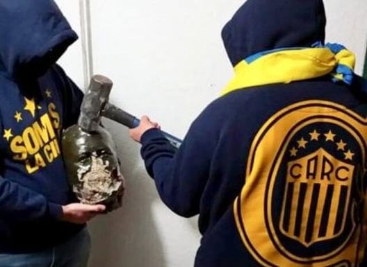 Argentina, Rosario terrorizzata: il derby sfugge di mano e incendia la città- immagine 2