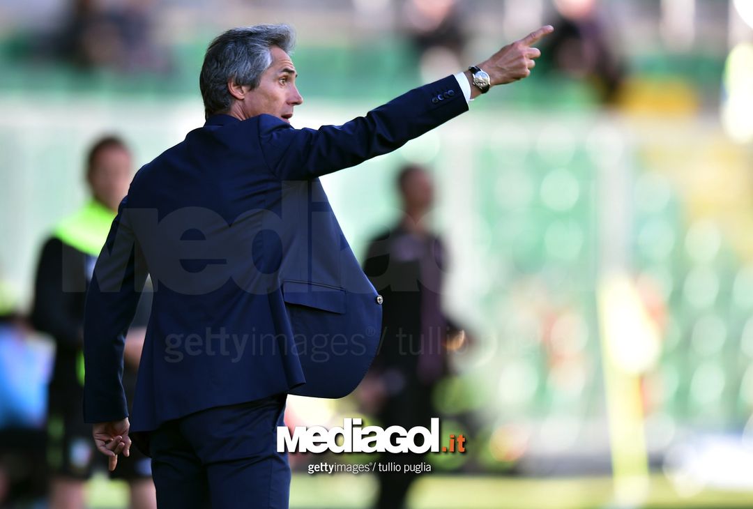  PALERMO, ITALY - APRIL 30:  Head coach Paulo Sousa of Fiorentina issues instructions during the Serie A match between US Citta di Palermo and ACF Fiorentina at Stadio Renzo Barbera on April 30, 2017 in Palermo, Italy.  (Photo by Tullio M. Puglia/Getty Images) 
