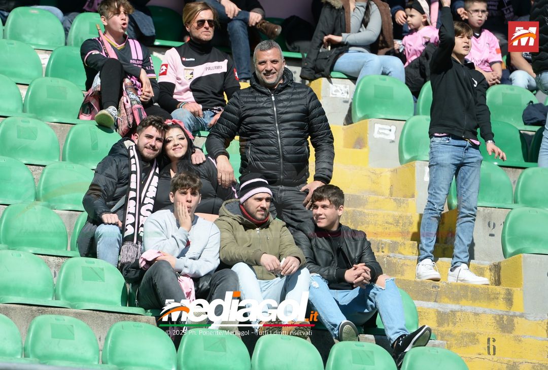 FOTOTIFO Palermo-Frosinone 1-1, i tifosi allo Stadio “Renzo Barbera” (Gallery) - immagine 43