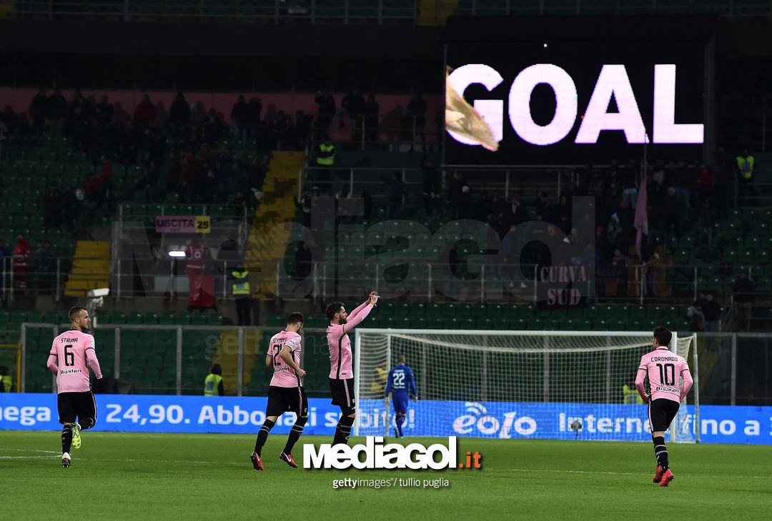  PALERMO, ITALY - FEBRUARY 27:  Andrea Rispoli of Palermo celebrates after scoring the equalizing goal during the Serie B match between US Citta di Palermo and Ascoli Picchio on February 27, 2018 in Palermo, Italy.  (Photo by Tullio M. Puglia/Getty Images) 