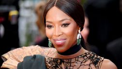 Naomi Campbell si laurea a 52 anni: “Non permettete a nessuno di cambiare ciò che siete”