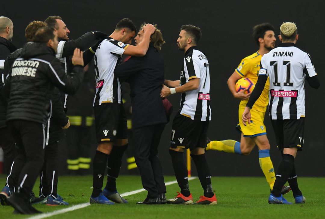  UDINE, ITALY - DECEMBER 22:  Rolando Mandragora of Udinese Calcio celebrates after scoring the opening goal with his coach Davide Nicola of Udinese during the Serie A match between Udinese and Frosinone Calcio at Stadio Friuli on December 22, 2018 in Udine, Italy.  (Photo by Alessandro Sabattini/Getty Images) 