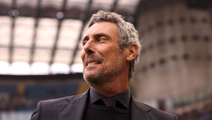 MILAN, ITALY - OCTOBER 31: Luca Gotti, Head Coach of Udinese Calcio looks on prior to the Serie A match between FC Internazionale and Udinese Calcio at Stadio Giuseppe Meazza on October 31, 2021 in Milan, Italy. (Photo by Jonathan Moscrop/Getty Images) Gotti lancia Nzola: “Deve capire di essere forte, ha sofferto da solo e si è penalizzato” - immagine 1