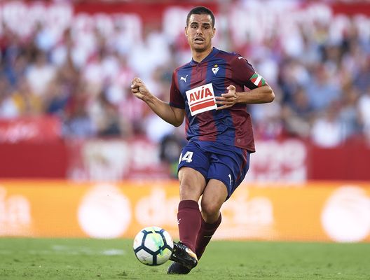  Dani Garcia in azione con la maglia dell'Eibar 