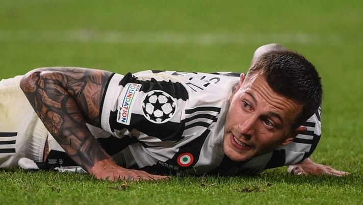 Juventus' Italian forward Federico Bernardeschi reacts after missing a goal opportunity during the UEFA Champions League Group H football match between Juventus and Chelsea on September 29, 2021 at the Juventus stadium in Turin. (Photo by Marco BERTORELLO / AFP) (Photo by MARCO BERTORELLO/AFP via Getty Images) Bernardeschi non convocato per Juve-Sampdoria: ecco il motivo dell’esclusione - immagine 1