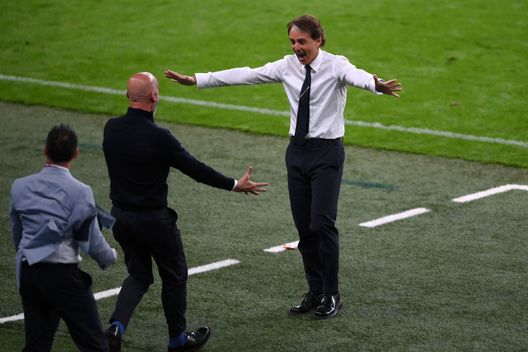 LONDON, ENGLAND - JUNE 26: Roberto Mancini, Head Coach of Italy celebrates their side's first goal scored by team mate Federico Chiesa (not pictured) during the UEFA Euro 2020 Championship Round of 16 match between Italy and Austria at Wembley Stadium at Wembley Stadium on June 26, 2021 in London, England. (Photo by Laurence Griffiths/Getty Images) LONDON, ENGLAND - JUNE 26: Roberto Mancini, Head Coach of Italy celebrates their side's first goal scored by team mate Federico Chiesa (not pictured) during the UEFA Euro 2020 Championship Round of 16 match between Italy and Austria at Wembley Stadium at Wembley Stadium on June 26, 2021 in London, England. (Photo by Laurence Griffiths/Getty Images)