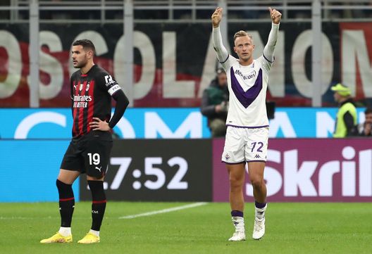 MILAN, ITALY - NOVEMBER 13: Antonin Barak #72 of ACF Fiorentina celebrates scoring a goal during the Serie A match between AC Milan and ACF Fiorentina at Stadio Giuseppe Meazza on November 13, 2022 in Milan, Italy. (Photo by Marco Luzzani/Getty Images) Bentornato campionato: ecco dove eravamo rimasti- immagine 2