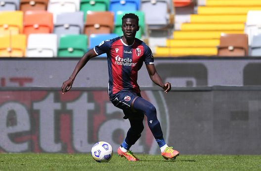 UDINE, ITALY - MAY 08: Musa Barrow of Bologna FC in action during the Serie A match between Udinese Calcio and Bologna FC at Dacia Arena on May 08, 2021 in Udine, Italy. Sporting stadiums around Italy remain under strict restrictions due to the Coronavirus Pandemic as Government social distancing laws prohibit fans inside venues resulting in games being played behind closed doors. (Photo by Alessandro Sabattini/Getty Images) UDINE, ITALY - MAY 08: Musa Barrow of Bologna FC in action during the Serie A match between Udinese Calcio and Bologna FC at Dacia Arena on May 08, 2021 in Udine, Italy. Sporting stadiums around Italy remain under strict restrictions due to the Coronavirus Pandemic as Government social distancing laws prohibit fans inside venues resulting in games being played behind closed doors. (Photo by Alessandro Sabattini/Getty Images)