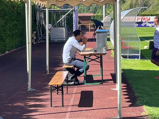 Fiorentina LIVE Moena 2022. Giorno 2: allenamento finito, scintille Nico-Sottil - immagine 12