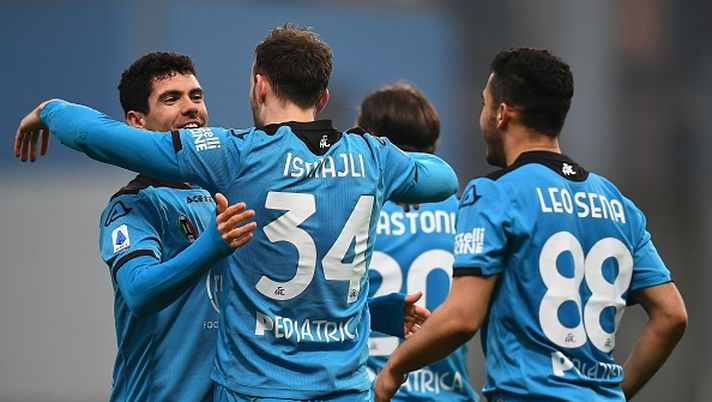 REGGIO NELL'EMILIA, ITALY - FEBRUARY 06:  Emmanuel Gyasi of Spezia Calcio  celebrates after scoring his team second goal during the Serie A match between US Sassuolo and Spezia Calcio at Mapei Stadium - Città del Tricolore on February 06, 2021 in Reggio nell'Emilia, Italy. (Photo by Alessandro Sabattini/Getty Images) 