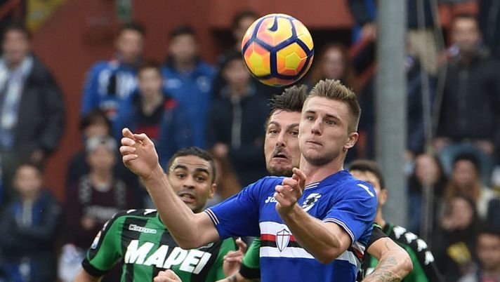 GENOA, ITALY - NOVEMBER 20: Milan Skriniar (Sampdoria) and Francesco Acerbi (Sassuolo) during the Serie A match between UC Sampdoria and US Sassuolo at Stadio Luigi Ferraris on November 20, 2016 in Genoa, Italy. (Photo by Paolo Rattini/Getty Images) Samp, sorpasso in difesa e conferma per Muriel: la probabile formazione - immagine 1
