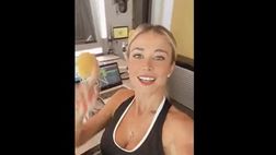 VIDEO / Diletta scatenata in radio. E con lei c’è anche…