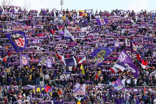 GERMOGLI PH: 20 FEBBRAIO 2022 FIRENZE STADIO ARTEMIO FRANCHI SERIE A FIORENTINA VS ATALANTA NELLA FOTO TIFOSI CURVA FIESOLE GERMOGLI PH: 20 FEBBRAIO 2022 FIRENZE STADIO ARTEMIO FRANCHI SERIE A FIORENTINA VS ATALANTA NELLA FOTO TIFOSI CURVA FIESOLE