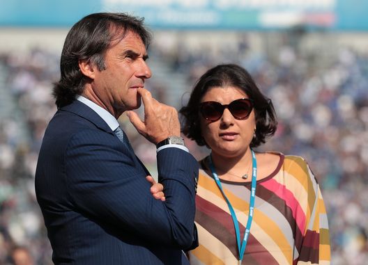 REGGIO NELL'EMILIA, ITALY - OCTOBER 20: Giovanni Carnevali of US Sassuolo speaks with Veronica Squinzi prior to the Serie A match between US Sassuolo and FC Internazionale at Mapei Stadium - Citta del Tricolore on October 20, 2019 in Reggio nell'Emilia, Italy (Photo by Emilio Andreoli/Getty Images) REGGIO NELL'EMILIA, ITALY - OCTOBER 20: Giovanni Carnevali of US Sassuolo speaks with Veronica Squinzi prior to the Serie A match between US Sassuolo and FC Internazionale at Mapei Stadium - Citta del Tricolore on October 20, 2019 in Reggio nell'Emilia, Italy (Photo by Emilio Andreoli/Getty Images)