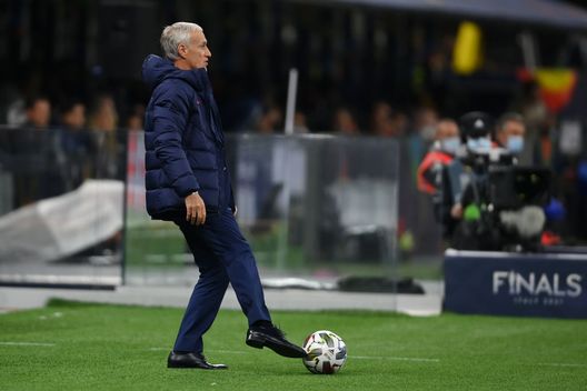 MILAN, ITALY - OCTOBER 10: Didier Deschamps, Head Coach of France controls the ball during the UEFA Nations League 2021 Final match between Spain and France at San Siro Stadium on October 10, 2021 in Milan, Italy. (Photo by Mike Hewitt/Getty Images) Deschamps: “Questa squadra ha talento e qualità ma ha messo in campo anche il carattere”- immagine 2
