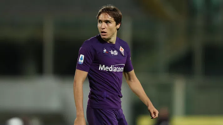 FLORENCE, ITALY - NOVEMBER 03: Federico Chiesa of ACF Fiorentina reacts during the Serie A match between ACF Fiorentina and Parma Calcio at Stadio Artemio Franchi on November 3, 2019 in Florence, Italy.  (Photo by Gabriele Maltinti/Getty Images)
