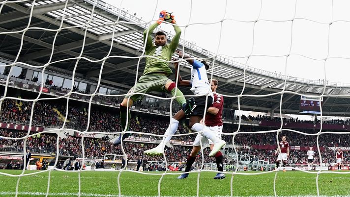 TURIN, ITALY - APRIL 08:  Salvatore Sirigu of Torino FC #1 in action during the serie A match between Torino FC and FC Internazionale at Stadio Olimpico di Torino on April 8, 2018 in Turin, Italy.  (Photo by Claudio Villa - Inter/Inter via Getty Images)