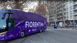 Video – Torino-Fiorentina, l’arrivo del pullman della Viola all’Olimpico