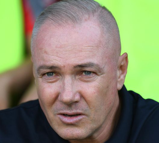 CREMONA, ITALY - AUGUST 27: Massimo Alvini head coach of US Cremonese looks on during the Serie A match between US Cremonese and Torino FC at Stadio Giovanni Zini on August 27, 2022 in Cremona, Italy. (Photo by Alessandro Sabattini/Getty Images)