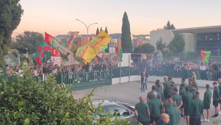 Ternana, Lucarelli non vuole una squadra appagata: “Dimentichiamo il derby” DERBY TRAINING A TERNI